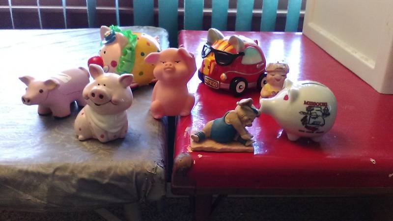 lot 13316 image: Pigs Collectibles Lot