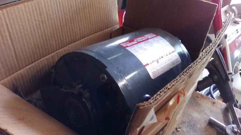 lot 13347 image: Dayton Split Phase Fan & Blower Motor Model SK620B