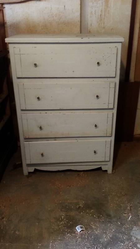 lot 13283 image: White Chest of Drawers