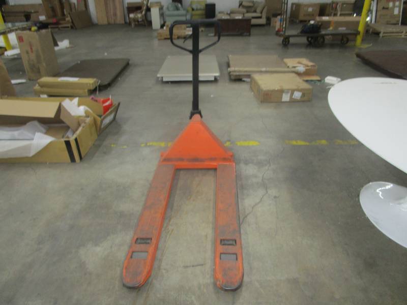 Pallet Jack For Parts Or Repair Functioning Missing Bolt In