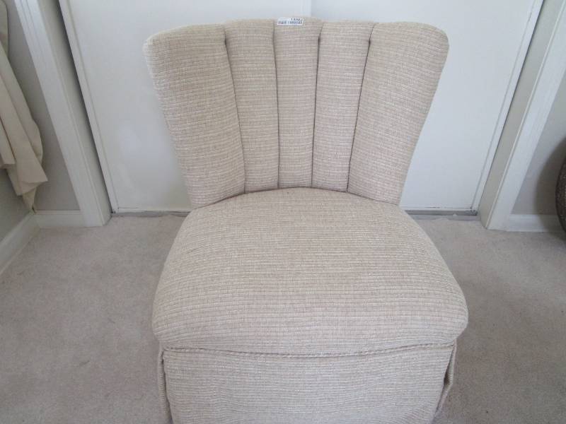 lot 13382 image: Beige Accent Chair Shell Shaped Back