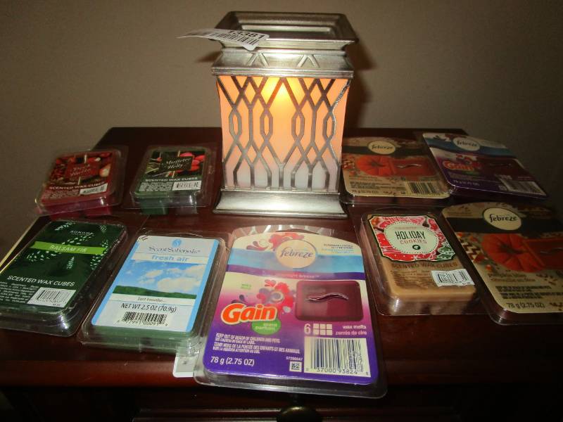 lot 13381 image: Scentsy Wax Warmer and Misc Wax Scents