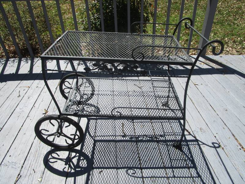 lot 13428 image: Metal Mesh Black Deck Tea Cart