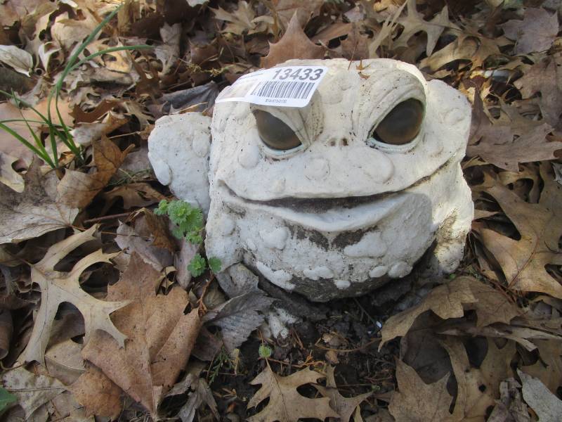 lot 13433 image: Frog Concrete Planter