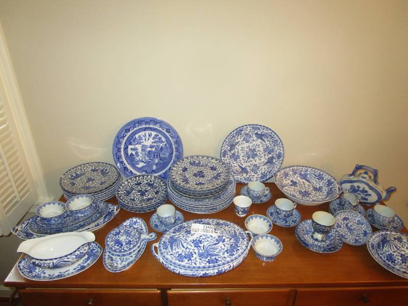 lot 13450 image: Blue White Dinnerware Pieces Lot