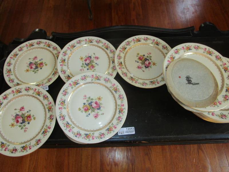 lot 13454 image: Lot of Dinner Plates Floral pattern from Czechoslovakia