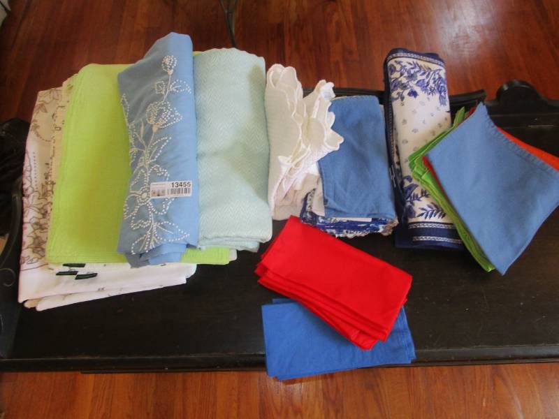 lot 13455 image: Lot of Various Fabric Pieces