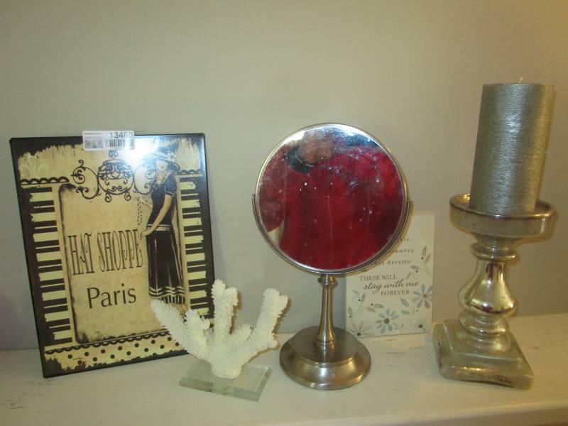 lot 13460 image: Misc Home Dcor Lot - Candle and Holder �