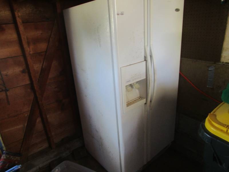 lot 13473 image: Whirlpool SS Refrigerator  Freezer w Ice and Water through Door