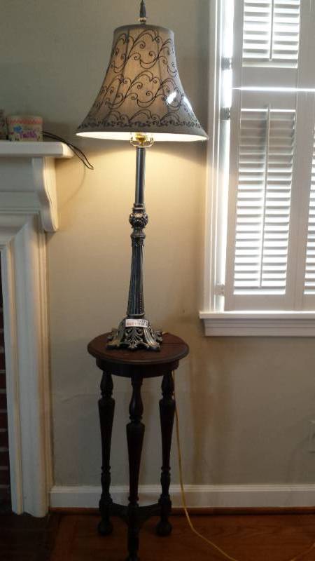 lot 13395 image: Walnut Accent Table #1258 with Lamp
