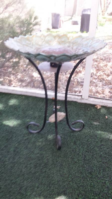 lot 13414 image: Metal Glass Bird Feeder Bath