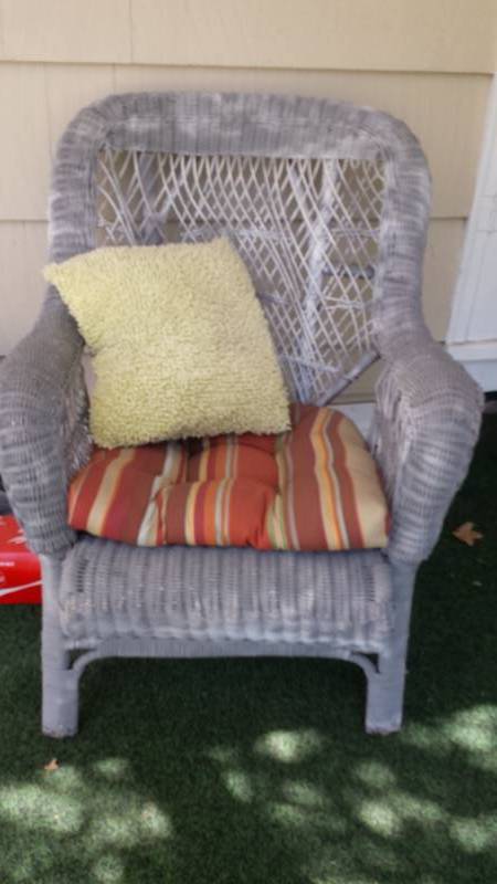lot 13416 image: Wicker Patio Arm Chair