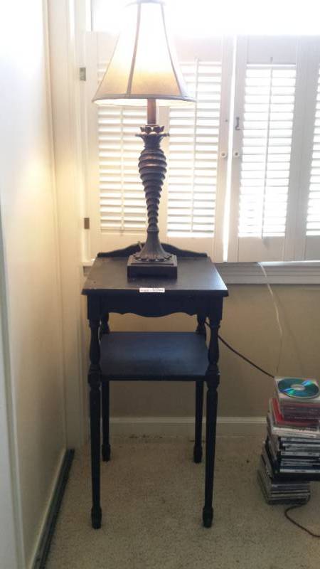lot 13437 image: Square Accent Table with Lamp