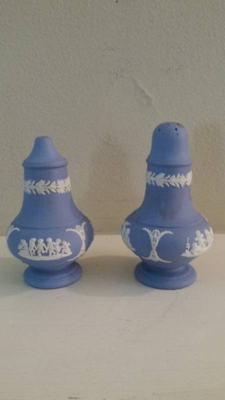 lot 13438 image: Wedgewood S&P Shakers