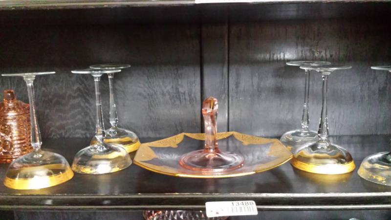 lot 13488 image: Gold Rimmed Martini Glass Handled Serving Tray Lot