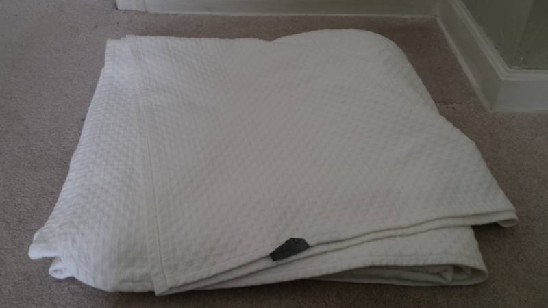 lot 13464 image: White Bedspread