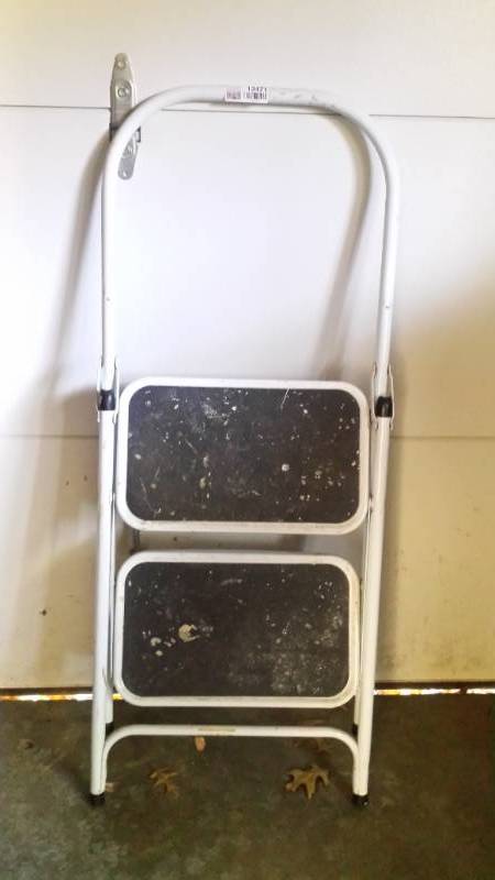 lot 13471 image: Folding Costco Like Step Stool  Ladder