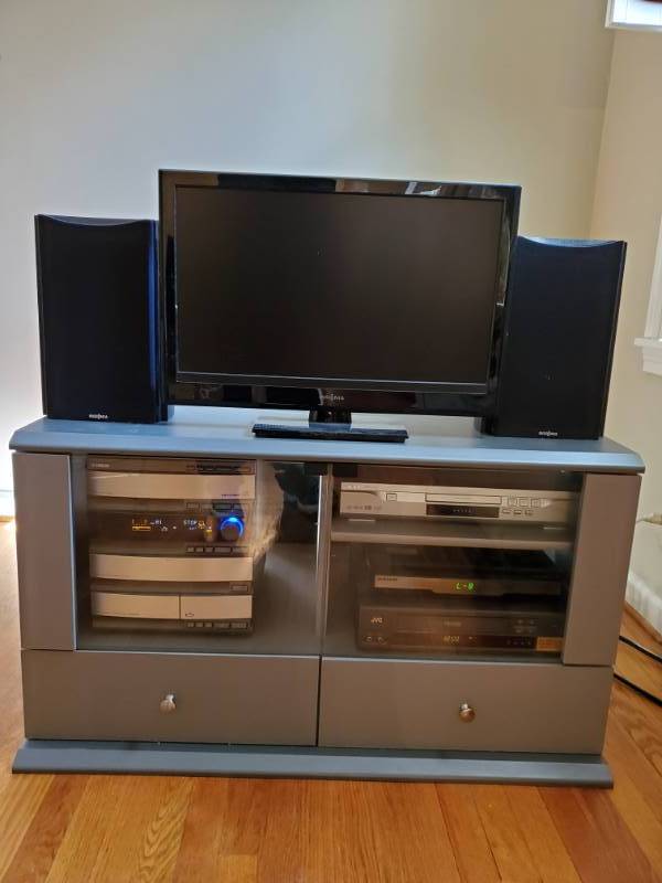 lot 13368 image: Insignia TV with Stereo, Movie Players, Speakers and Stand