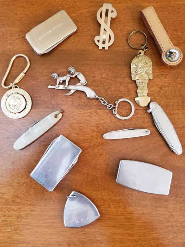 lot 13401 image: Misc Money Clips Pocket Knives Lot