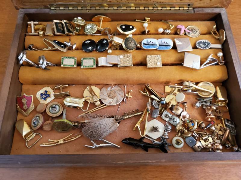 lot 13371 image: Lot of Vintage Cuff Links and Tie Bar Clips