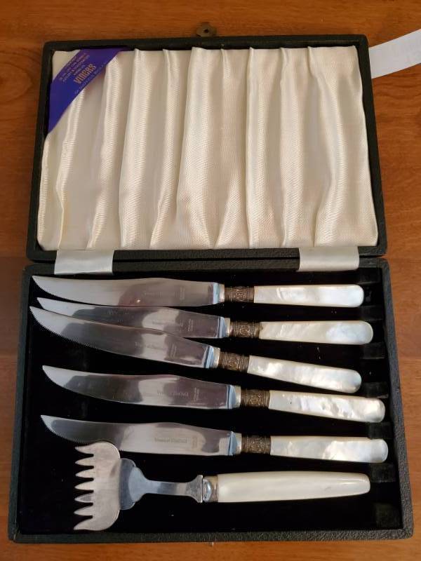 lot 13373 image: Vintage Set Of 6 Viners Of Sheffield England Sterling & Stainless Knives
