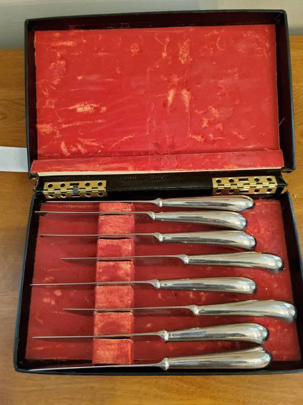 lot 13374 image: Hoffritz Sheffield SS Knife Set in Box
