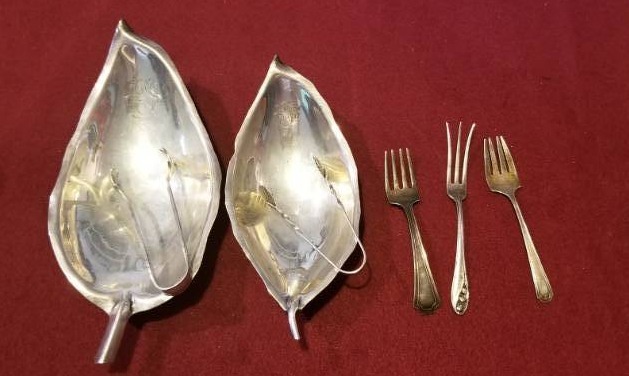 lot 4004 image: GORHAM STERLING SILVER LEAF SHAPED NUT DISHESCANDY BOWLS, MINI TONGS and FORKS 9.34oz