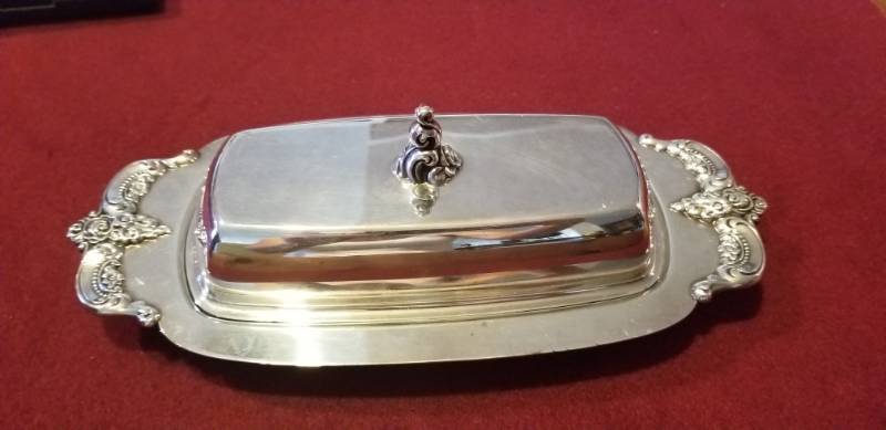 lot 40180 image: Silverplate Butter Dish