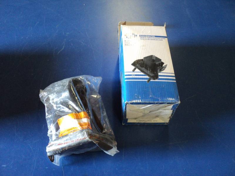 lot 7218 image: (1) Car Quest Motor mount 8104