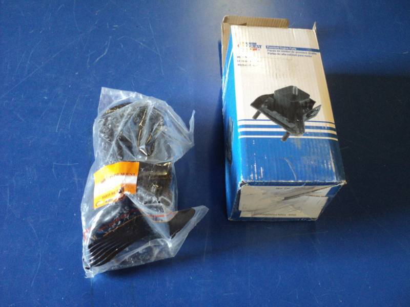lot 7219 image: (1) Car Quest Motor mount 8104