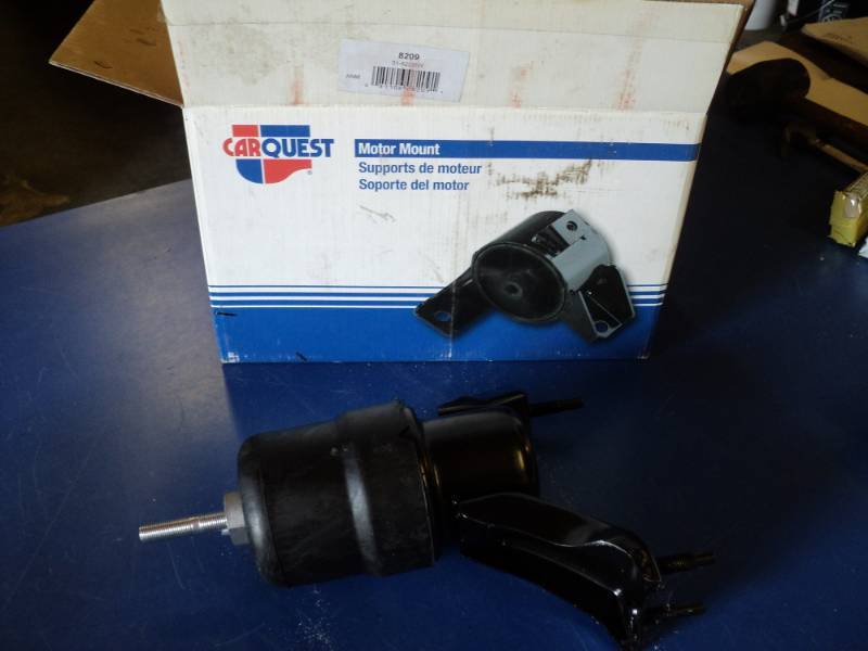 lot 7220 image: (1) Car Quest Motor Mount 8209