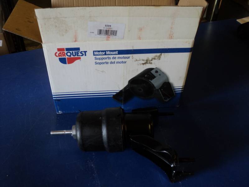 lot 7221 image: (1) Car Quest Motor Mount 8209