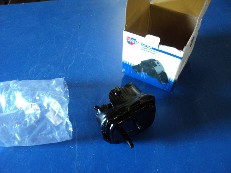 lot 7224 image: (1) Car Quest Motor Mount 2556