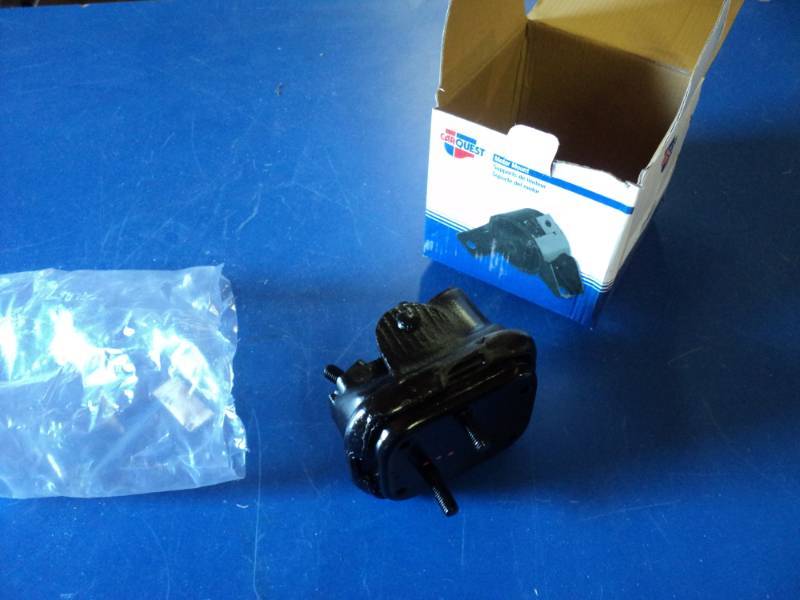 lot 7225 image: (1) Car Quest Motor Mount 2556
