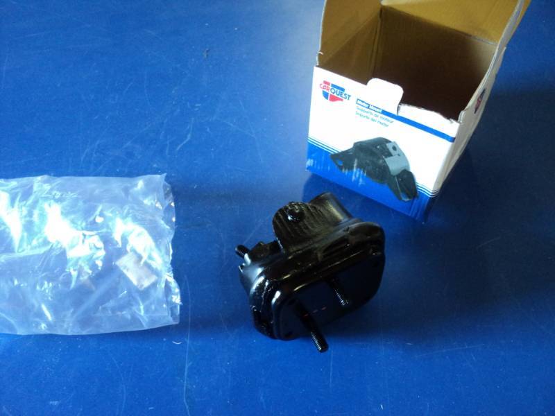 lot 7226 image: (1) Car Quest Motor Mount 2556