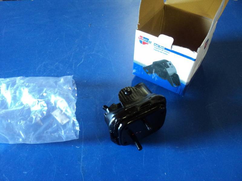 lot 7227 image: (1) Car Quest Motor Mount 2556