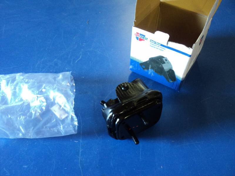 lot 7228 image: (1) Car Quest Motor Mount 2556