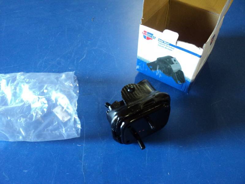 lot 7229 image: (1) Car Quest Motor Mount 2556