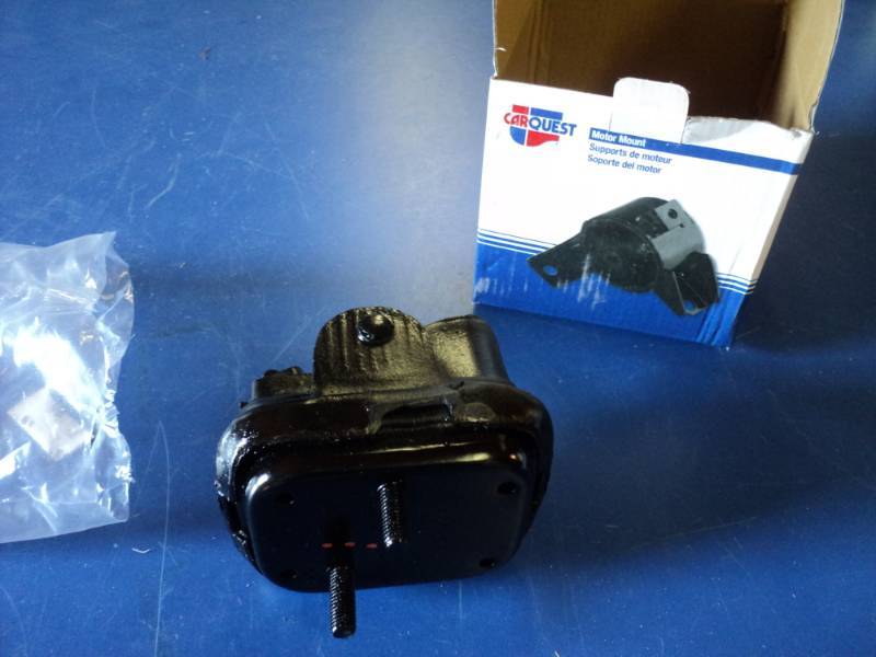 lot 7231 image: (1) Car Quest Motor Mount 2556