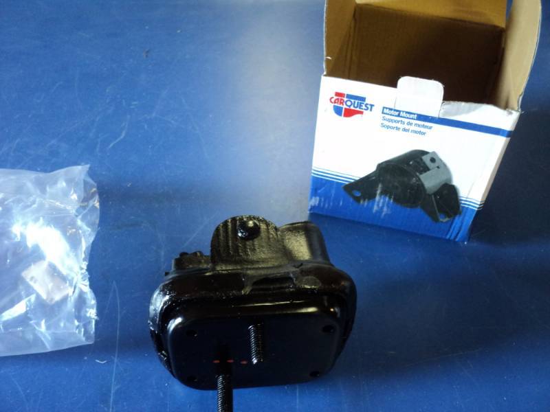 lot 7235 image: (1) Car Quest Motor Mount 2556
