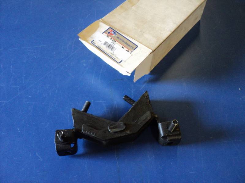 lot 7241 image: (1) Car Quest Motor Mount 2558