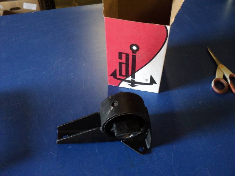 lot 7245 image: (1) Anchor Motor Mount 3018 Trans Jeep Grand Cherokee 1999-2004