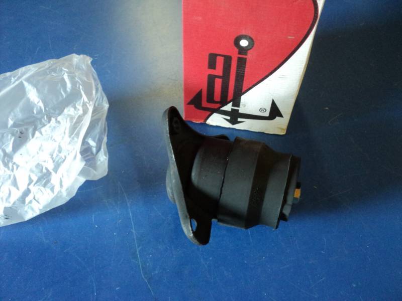 lot 7250 image: (1) Anchor motor Mount Lexus ES 300 1992-1993, Toyota Camry 1992-1993