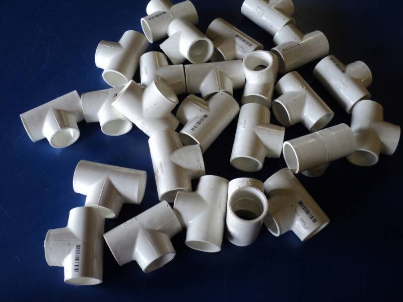lot 7286 image: (25) ct. lot Charlotte 1 PVC -1 T Connectors