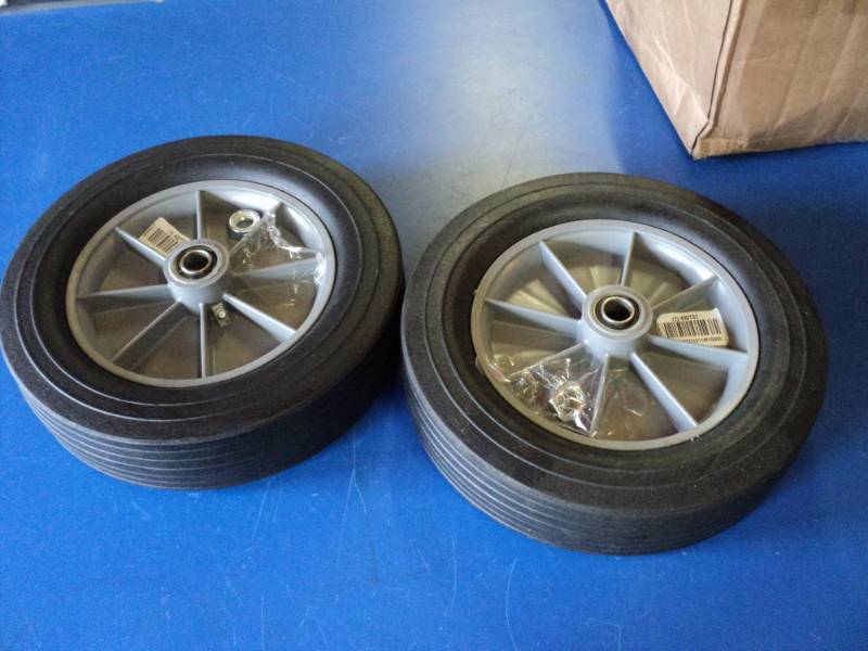 lot 7289 image: (1) pair tires 12 diameter x 2-58thick, PN (1)492T37, 34 ID Center hole