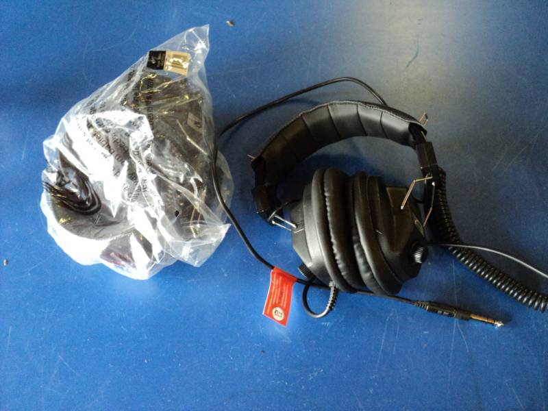 lot 7313 image: (2) ct. lot Califone headphones Model 3068AV