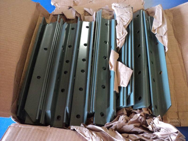 lot 7318 image: (25) ct. lot steel angle support mounts, 14 long