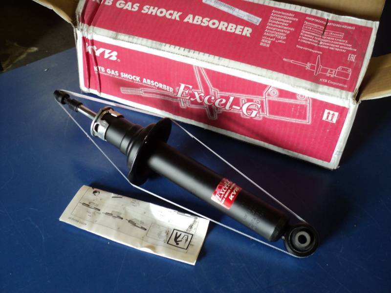 lot 7348 image: (1) KYB gas Shock Absorber PN 341262 Lexus G IS 300 2001-2005