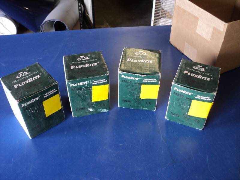 lot 7356 image: (4) ct lot Plus Right PAR38 Halogen floodlight