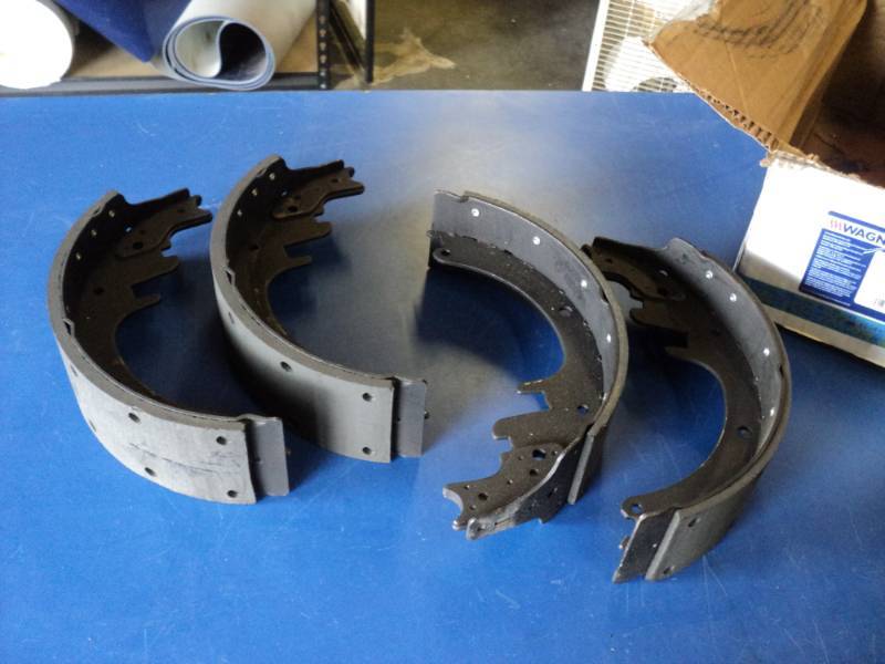 lot 7367 image: (1) box Wagner brake Shoes Z656R, 4 pieces for Dodge 1994-1996, Chevy Express 1996-2002, GMC CK 1988-2000, GMC 1992-1996, GMC G 1992-1996, GMC P 1992-1999, Chevy P 1992-1999, Suburban 1996-2002